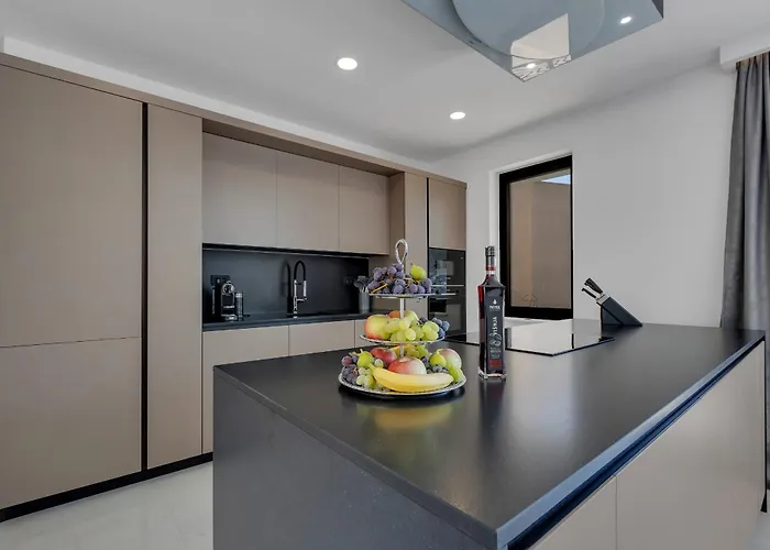 Villa Luxury Basak With Infinity Pool And Sea View *