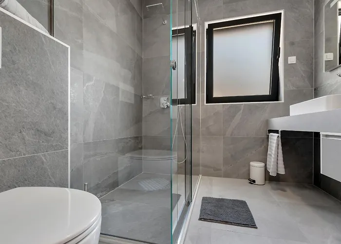 Luxury Basak With Infinity Pool And Sea View Villa