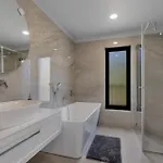 Luxury Basak With Infinity Pool And Sea View ヴィラ *