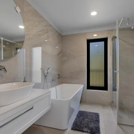 Luxury Basak With Infinity Pool And Sea View Villa *