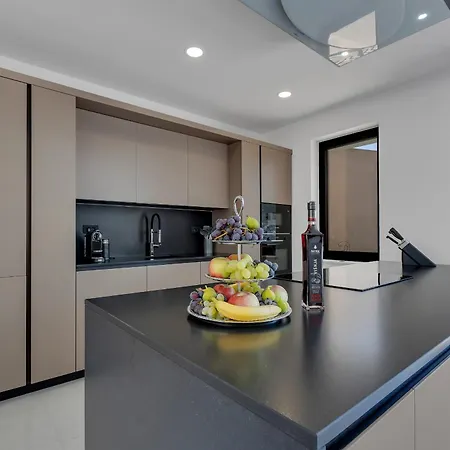 Villa Luxury Basak With Infinity Pool And Sea View *